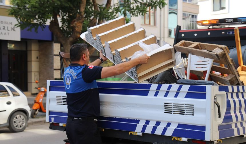 Zabıtadan kaldırım işgaline sıkı denetim