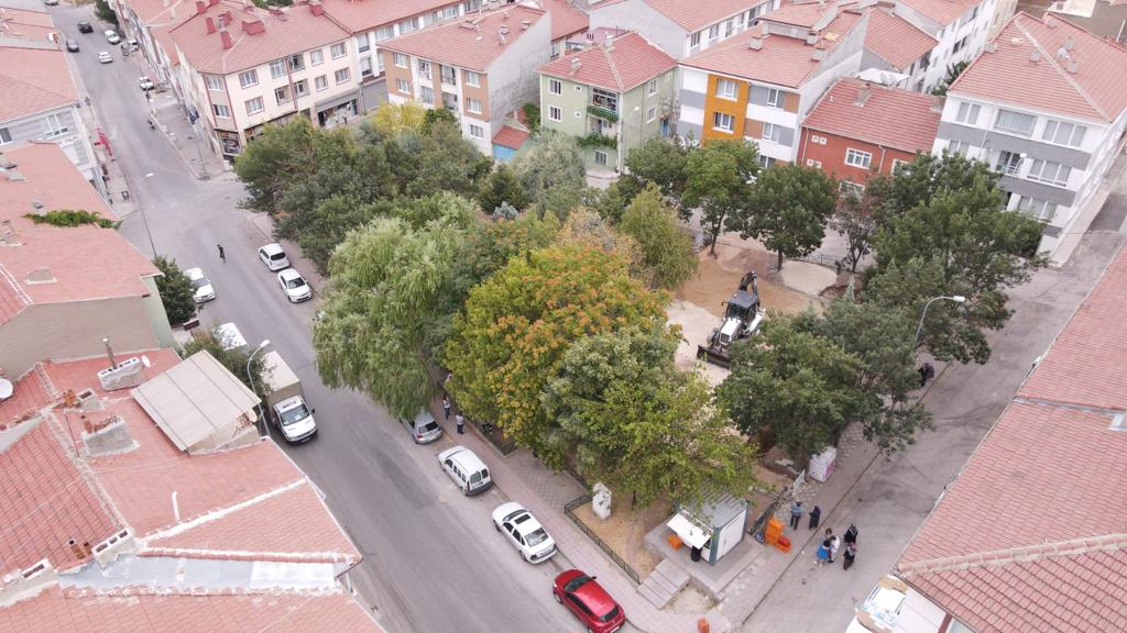 Emek Mahallesi’nde bulunan Memiş Dede Parkı yenileniyor (5)