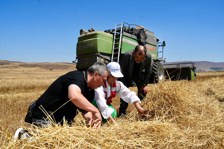 “Her Zaman Çi̇ftçi̇mi̇zi̇n Yanindayiz” (14)