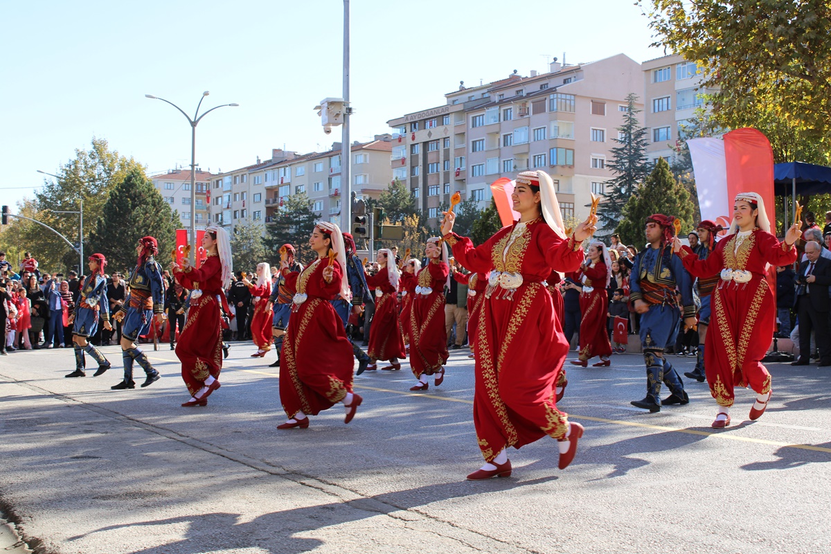 Eskişehir'de Cumhuriyet coşkuyla kutlandı!
