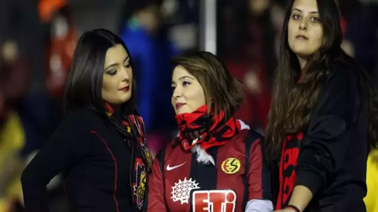 Uefanin Karari Es Es Taraftarlarini Uzdu 1402085100 926