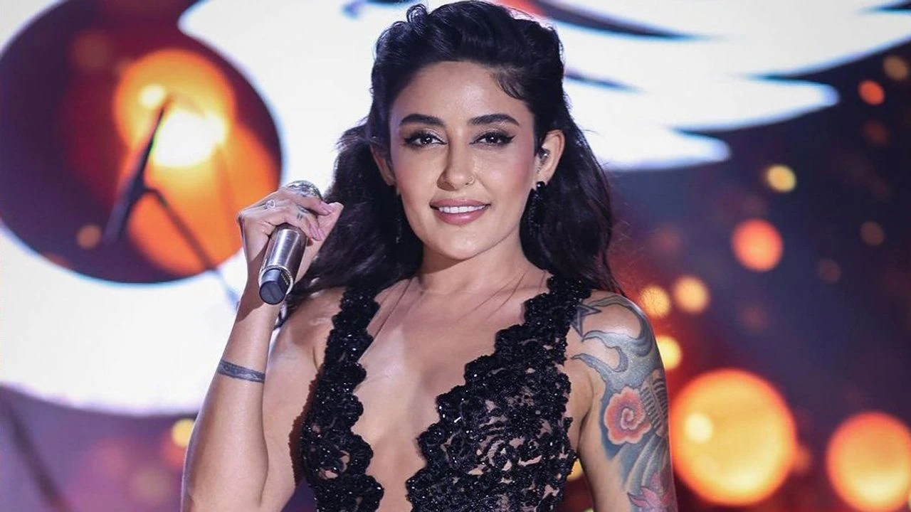 Melek Mosso Dogalliktan Yana Oldugunu Soyleyince Dile Dustu