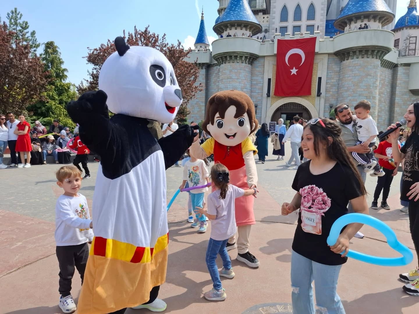 Çocuklar Masal Şatosunda Hayal Gücünü Keşfetti̇ (1)