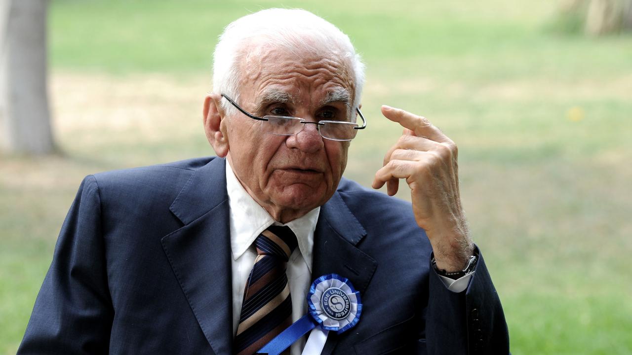Prof Dr Gazi Yasargil Aa 2369738
