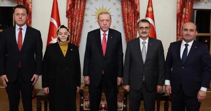 Ak Parti̇-42