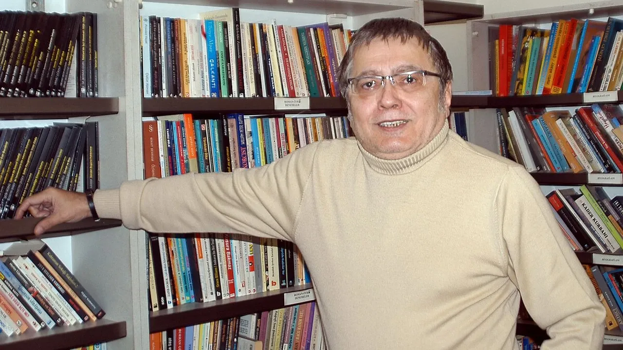 Hikmet Cetinkaya Kimdir