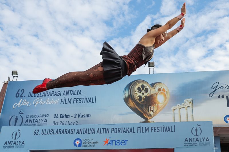 Antalya sokaklarında "Altın Portakal" coşkusu