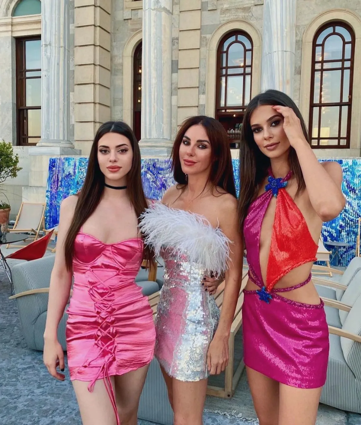 Defne Samyelinin Kizlari Deren Ve Derin Ayna Pozuyla Begeni Topladi T 11E55251