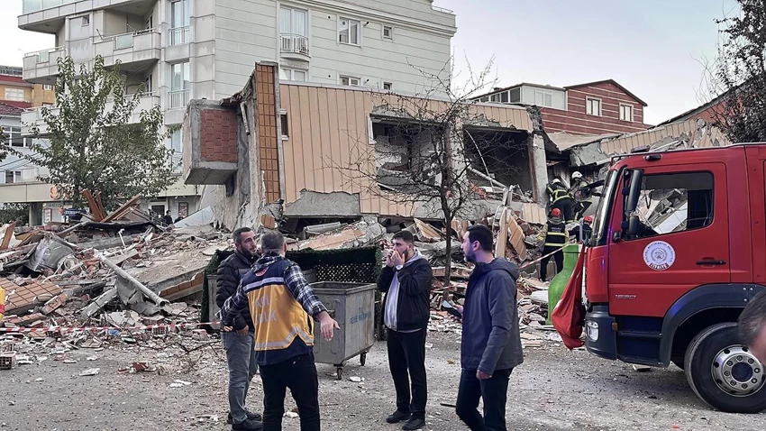 Gebzede Bina Coktu Kurtarma Calisma Wr08