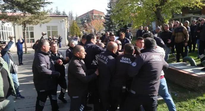 690X390Cc Esk 21 11 2025 Anadolu Uni Gvenlik Ograncilere Iskence I M G 2684 690X375