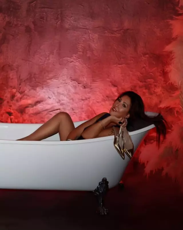 71 Yasindaki Nukhet Duru Dan Kuvet Pozu 19188841 5222 M