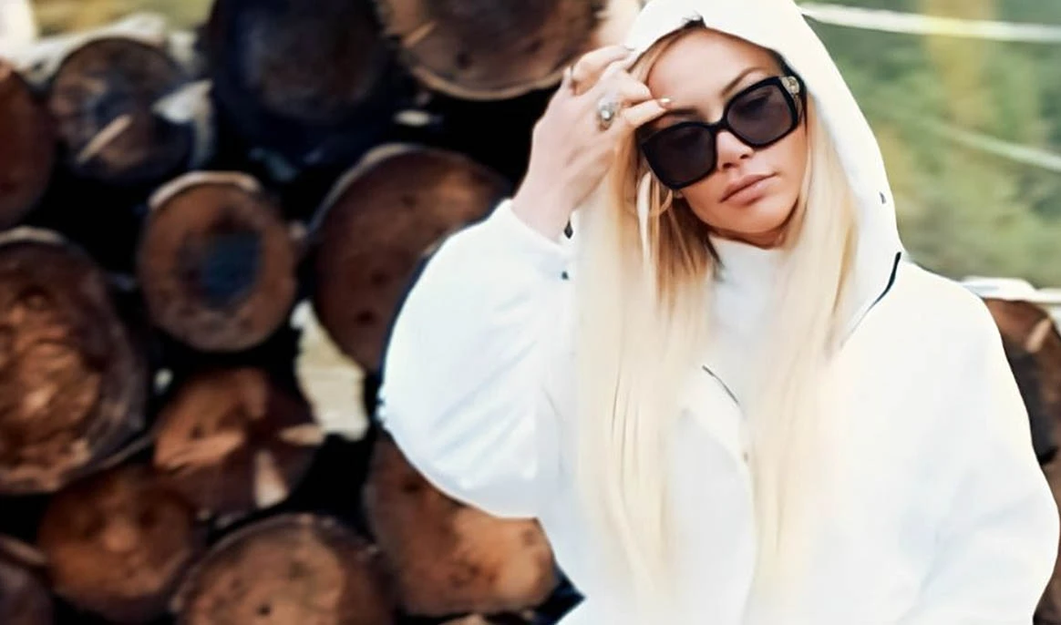 Fulya Unal Sahnede Gullu Yu Yasatiyorum 179591