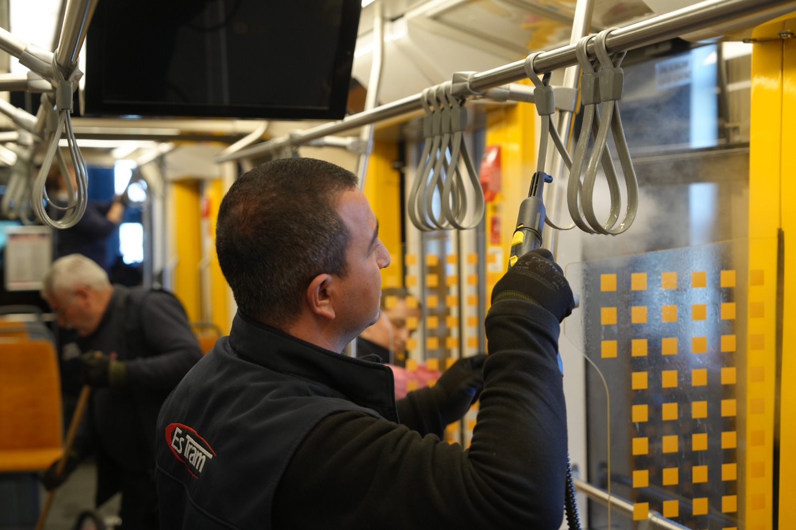 Eski̇şehi̇r Tramvaylari Güven Ve Hi̇jyen İçi̇n Ti̇ti̇z Bakimdan Geçi̇yor (4)