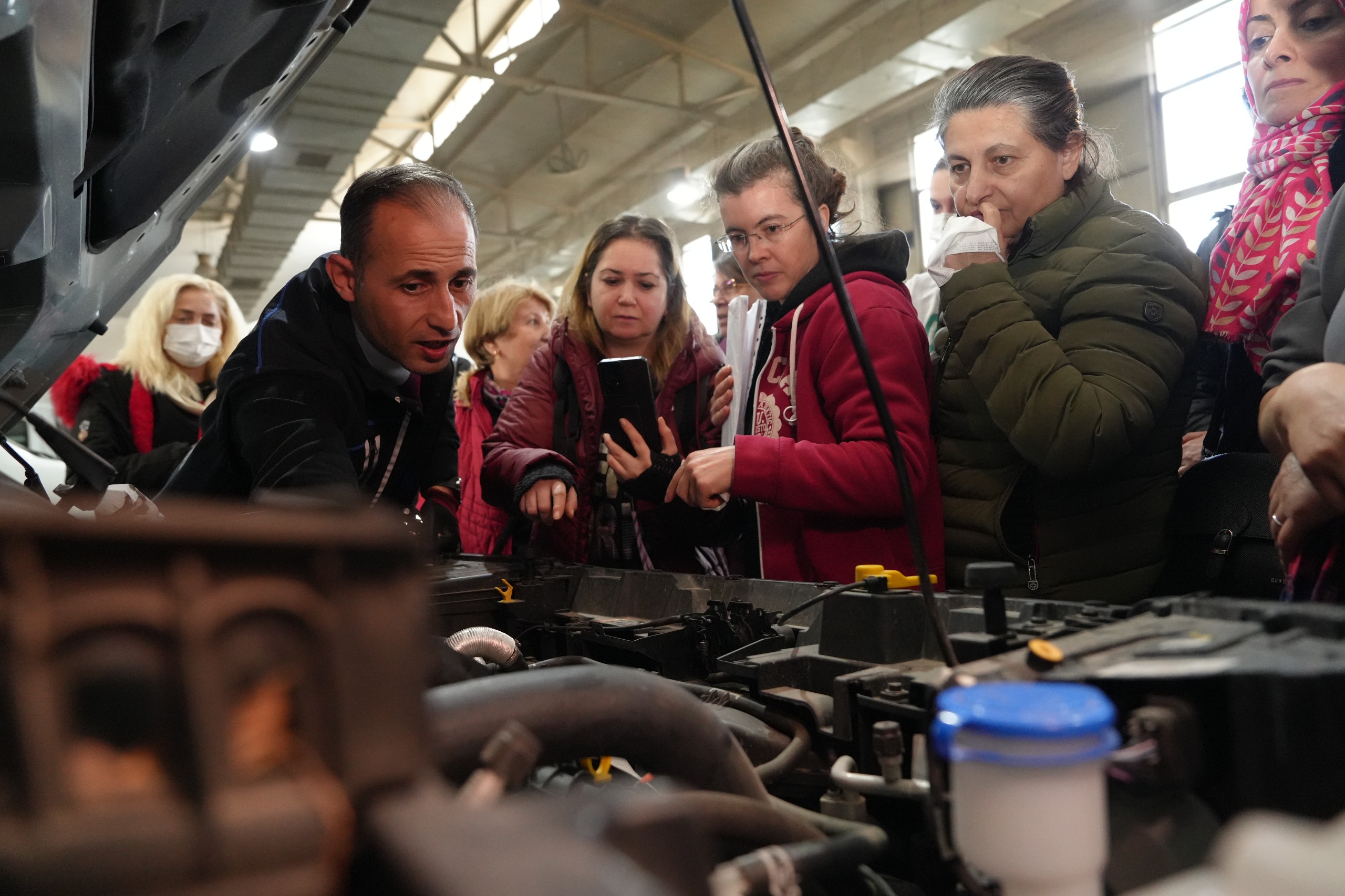 Kadinlara Güç Katan Araba Bakim Kursu Tamamlandi (3)