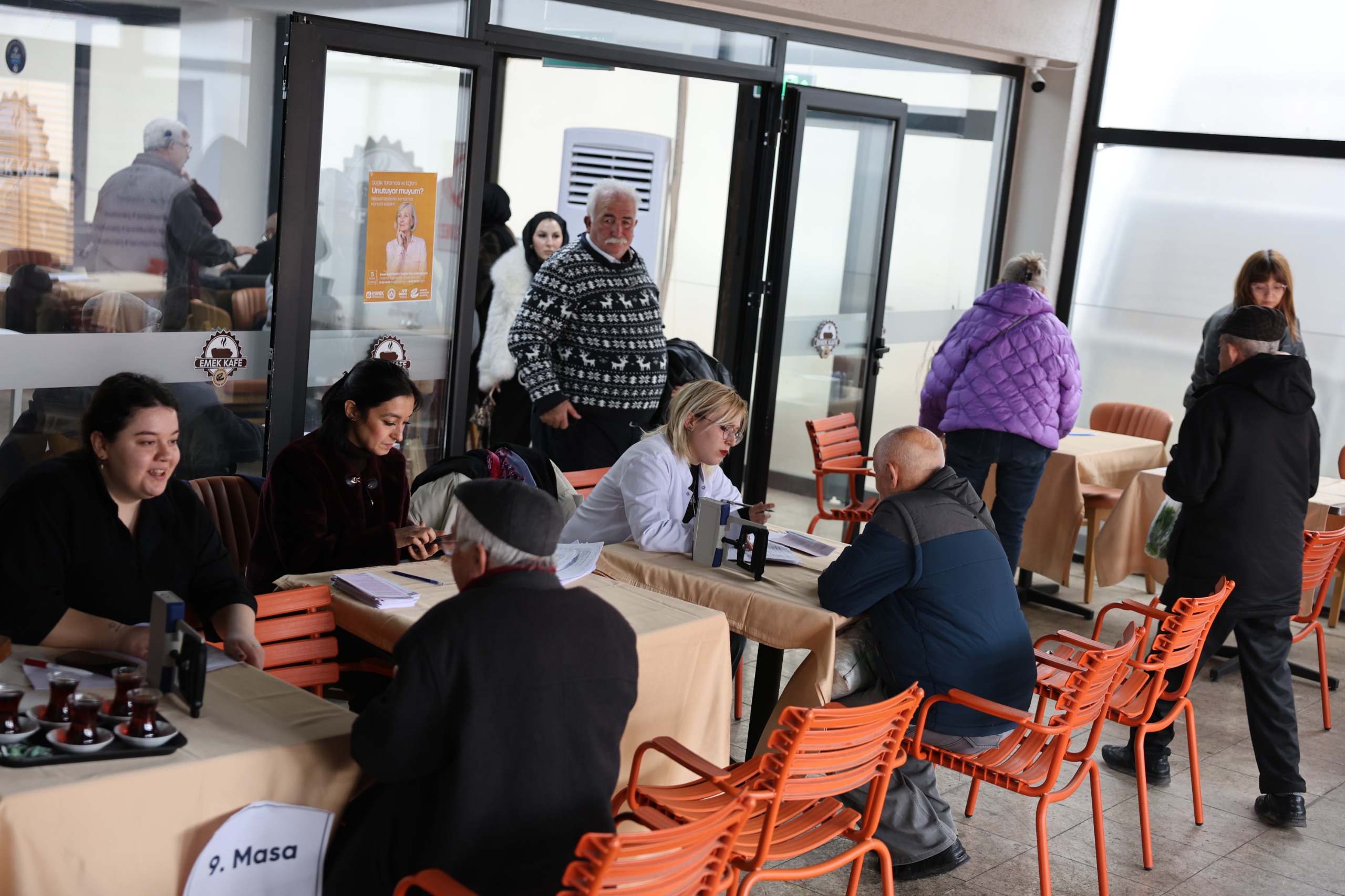 Kidemli̇ Vatandaşlara Bi̇li̇şsel Sağlik Taramasi Yapildi (11)