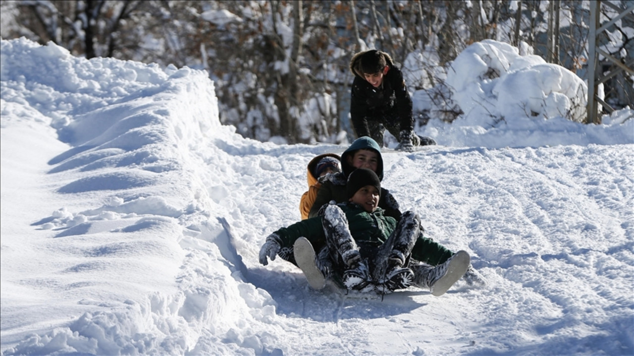 12 Ocak Pazartesi Gunu Okullar Tatil Mi Kar Tatili Ilk Tatil Haberi Istanbulda Okullar Tatil Mi 2Cl4