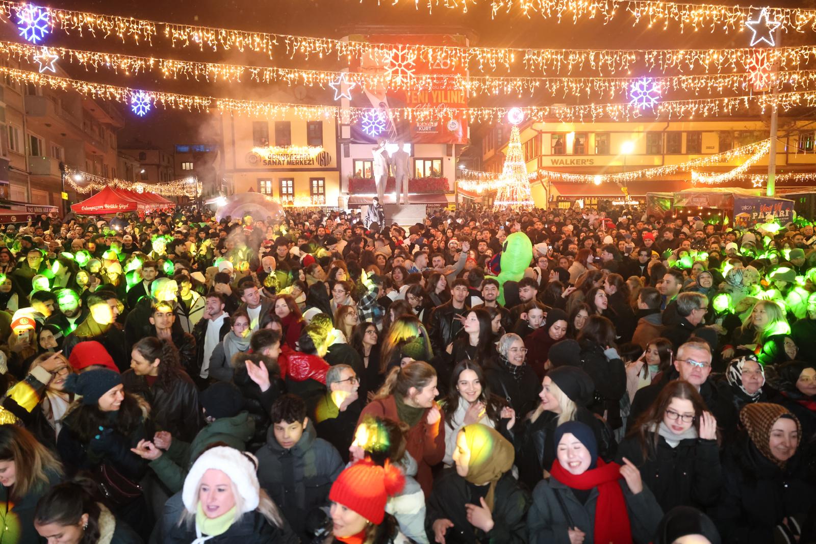 500 Bin Ziyaretçi, 7 Gün, Tek Meydan Odunpazarı Yeni Yıl Pazarı Rekor Kırdı (4)