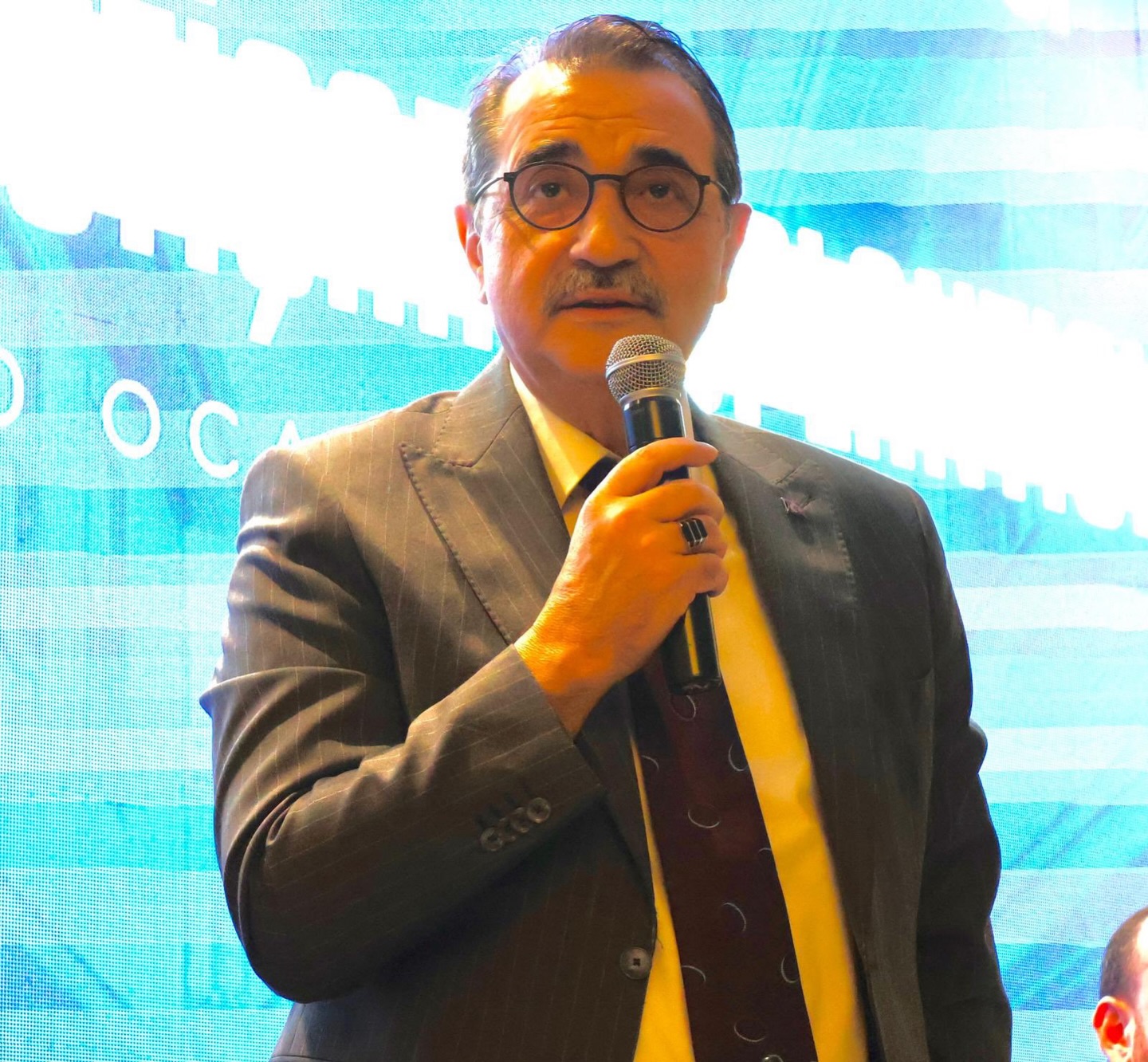 615211602 18206439316322311 9058198593707811878 N