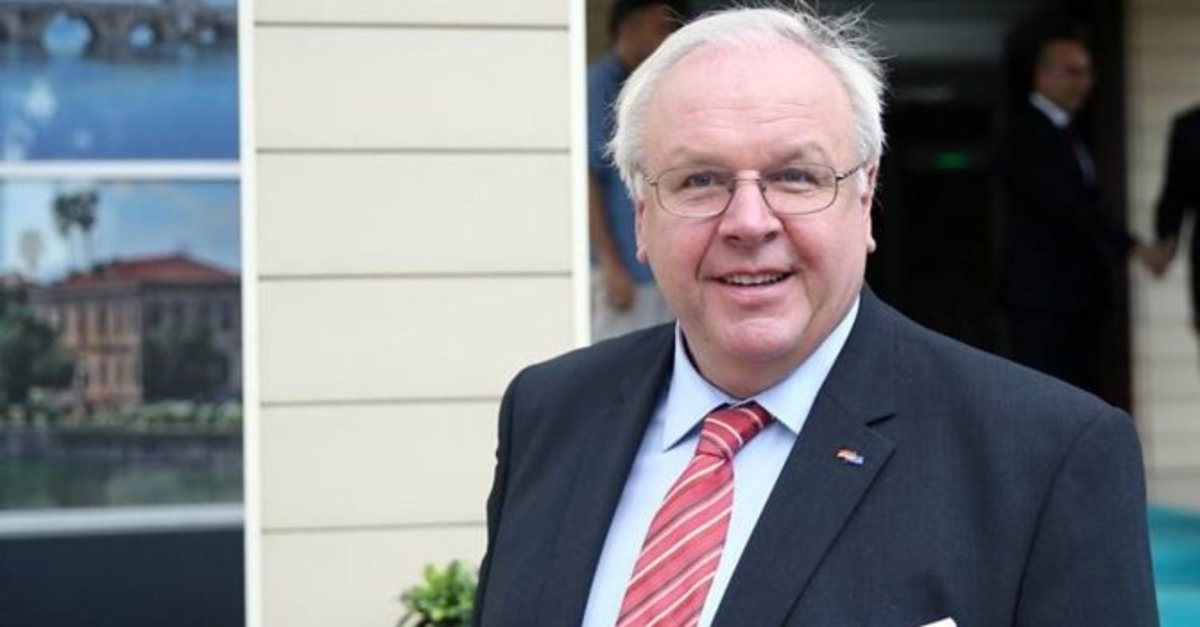 B Ü Y Ü K E L Ç İ