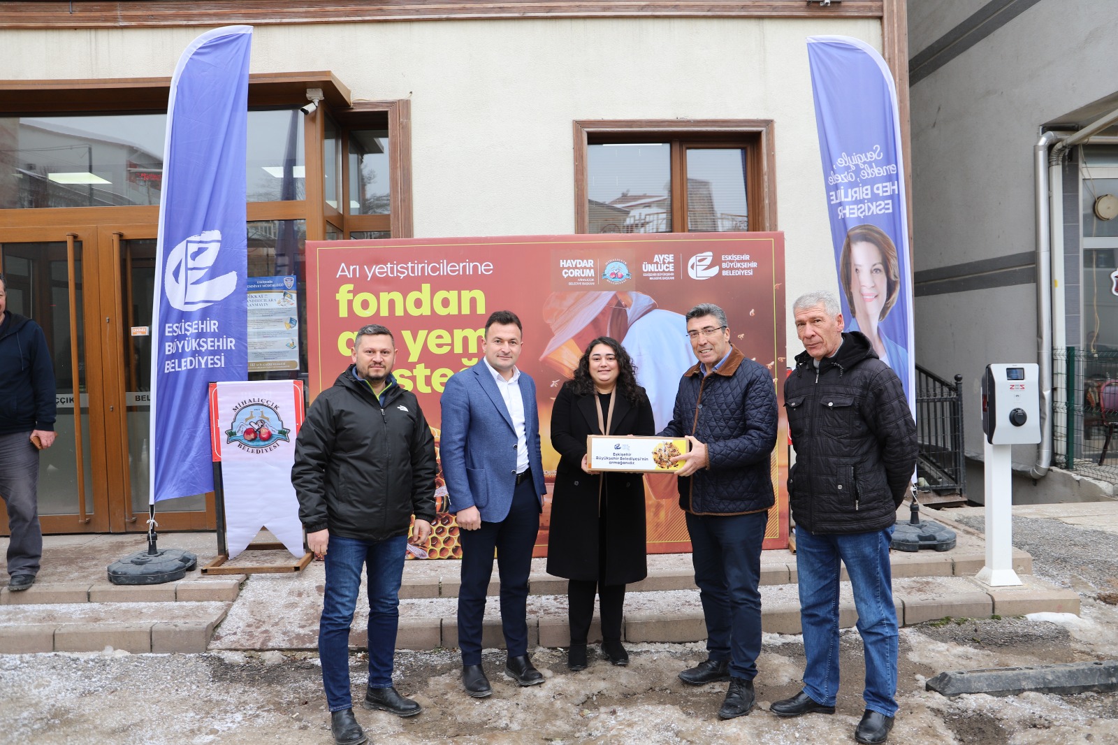 Büyükşehi̇rden Aricilara Yaklaşik 7 Bi̇n Ton Fondan Ari Yemi̇ Desteği̇ (6)