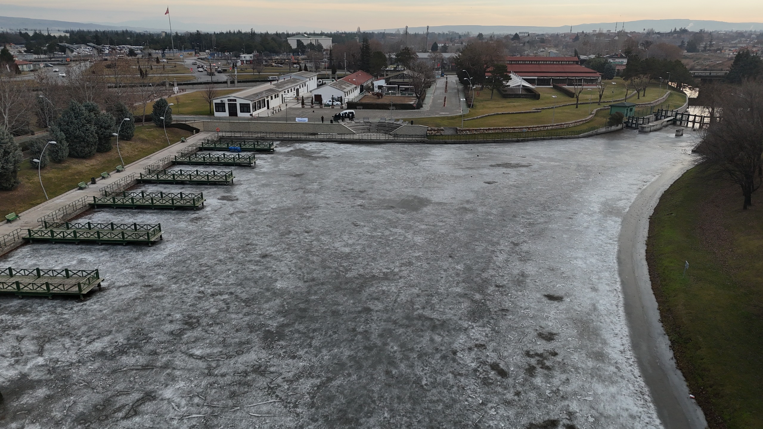 Eski̇şehi̇r Büyükşehi̇r Beledi̇yesi̇nden Hayati̇ Uyari! (2)