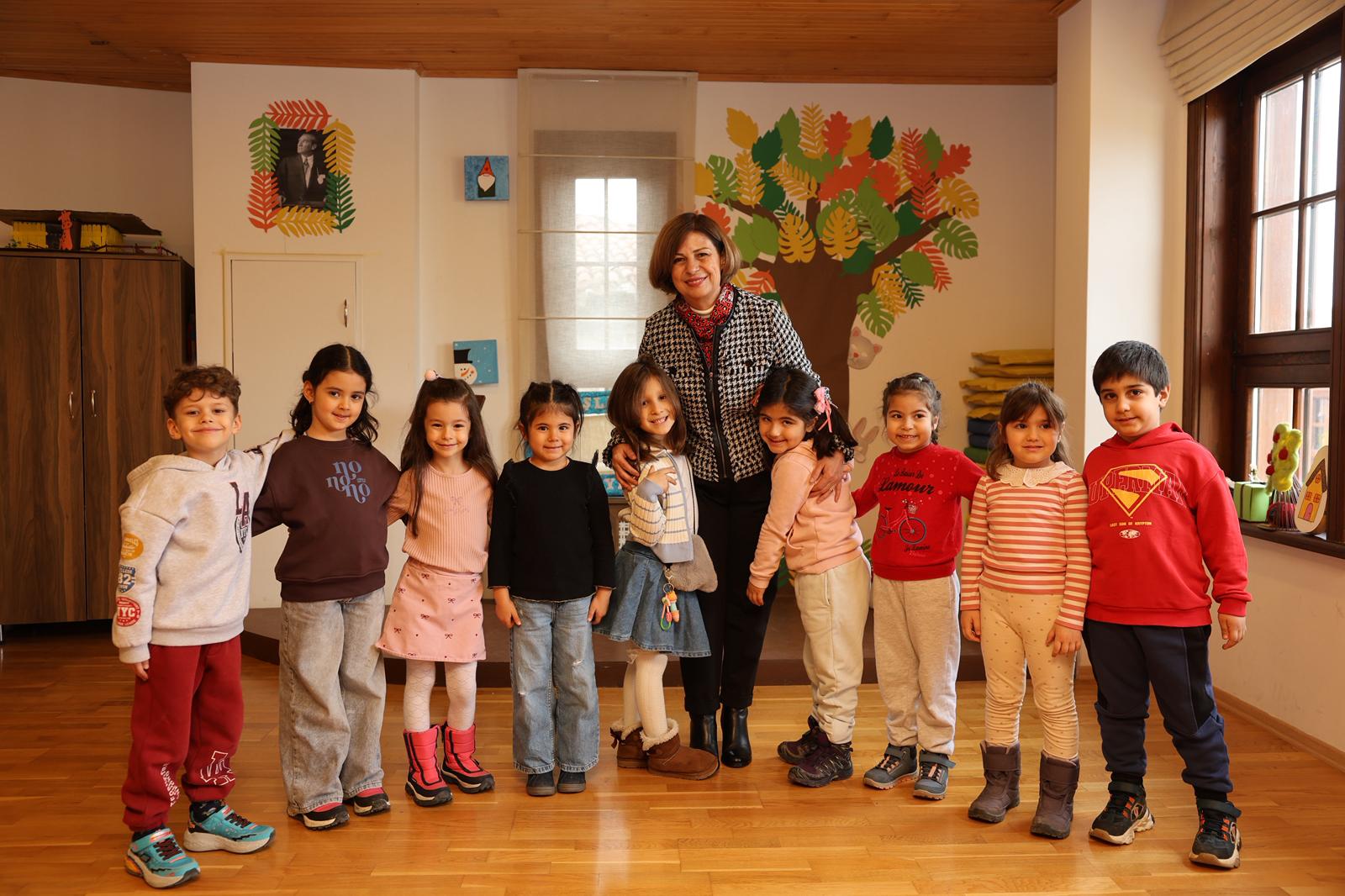 Sanat Sokaği Çocuklarin Sesi̇yle Yankilandi (1)