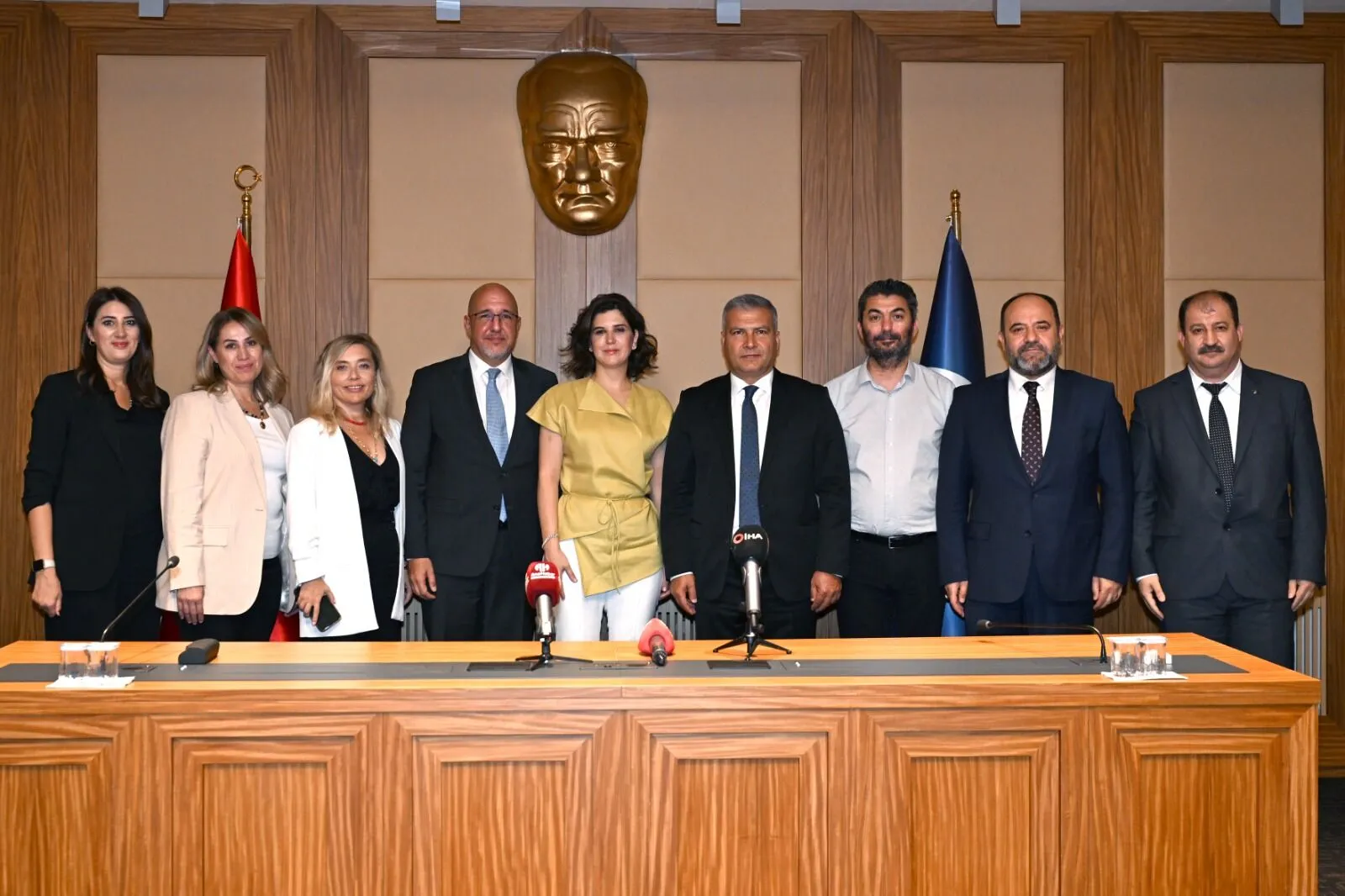 Ü N İ V E R S İ T E-8