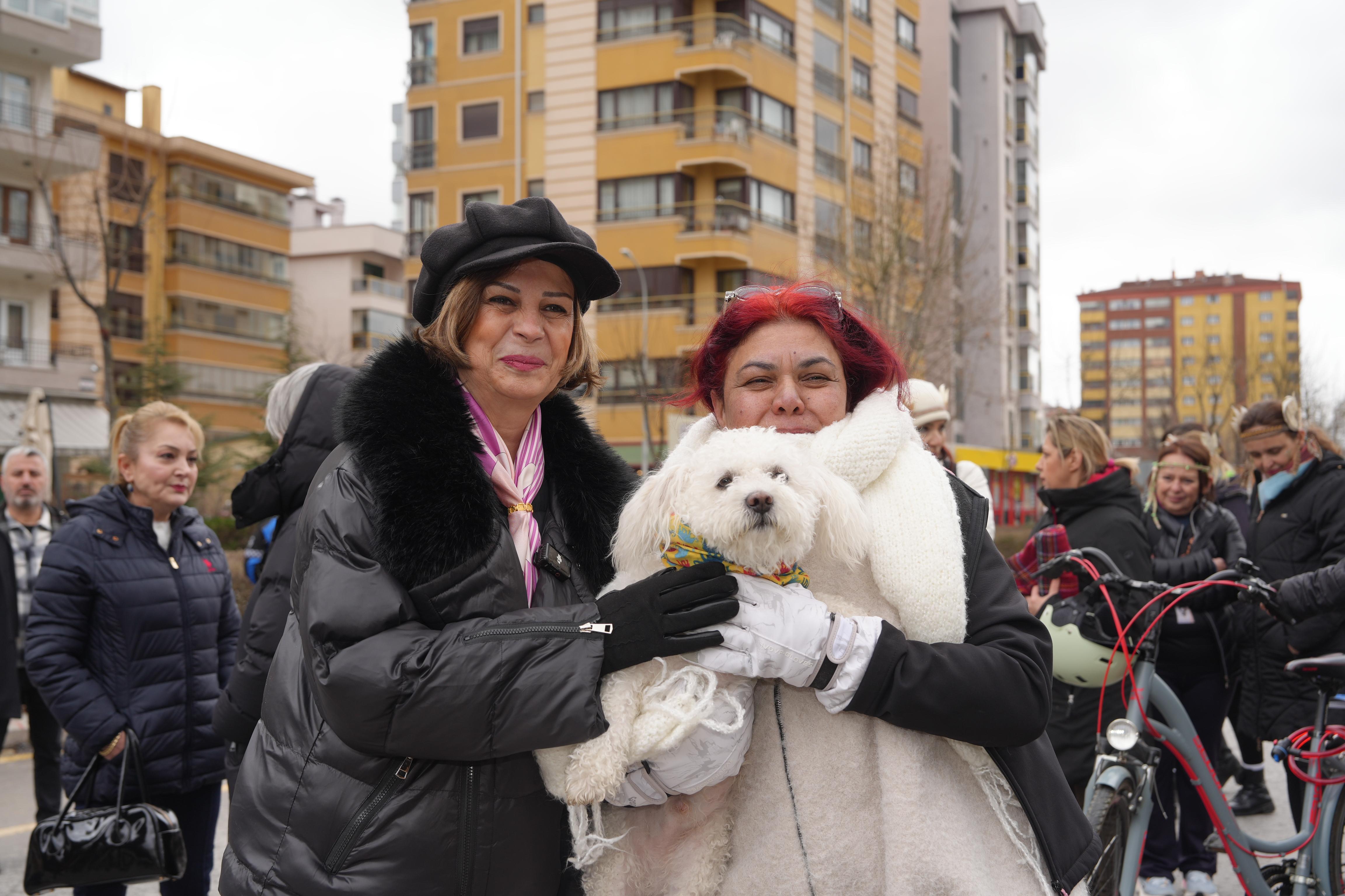 Arabasiz Pazar’da Eski̇şehi̇r Sokaklari Yeni̇den Nefes Aldi (22)