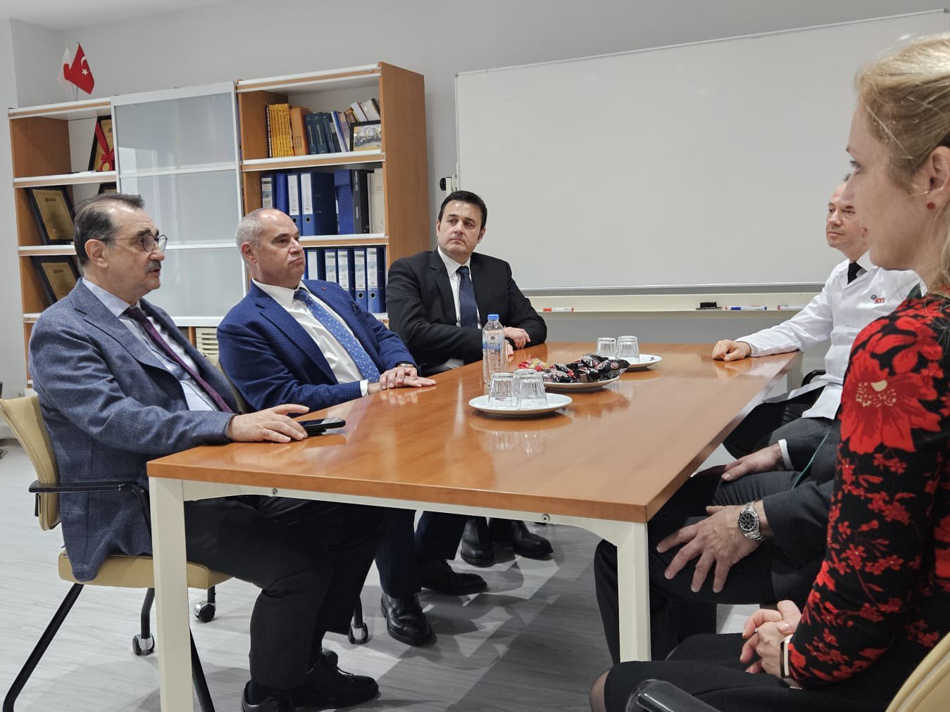 H B Sv9 K A W Y A I H0Ez