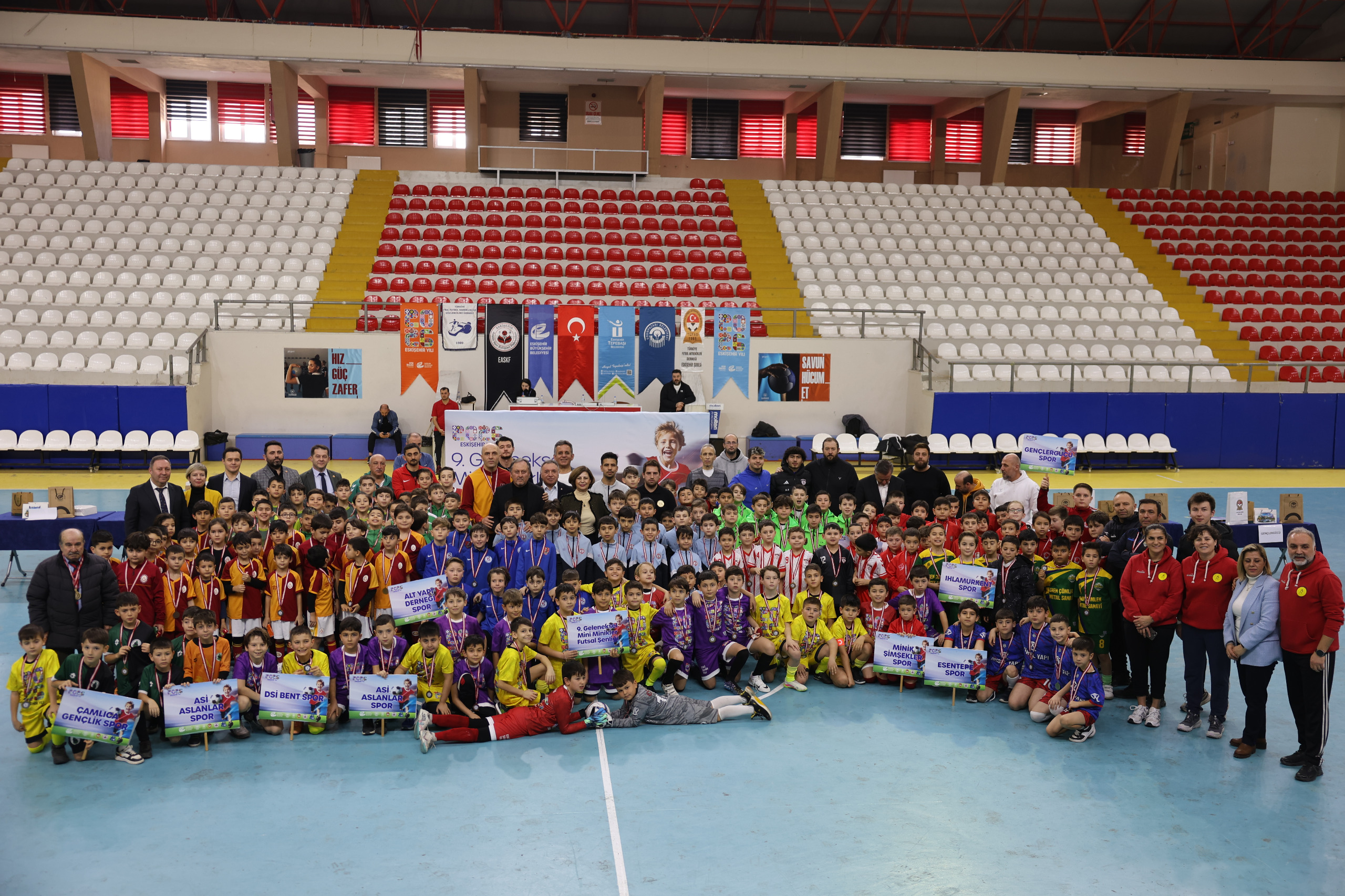 Mi̇ni̇k Yürekler Sahaya İndi̇, Sporun Coşkusu Zi̇rveye Taşti (11)