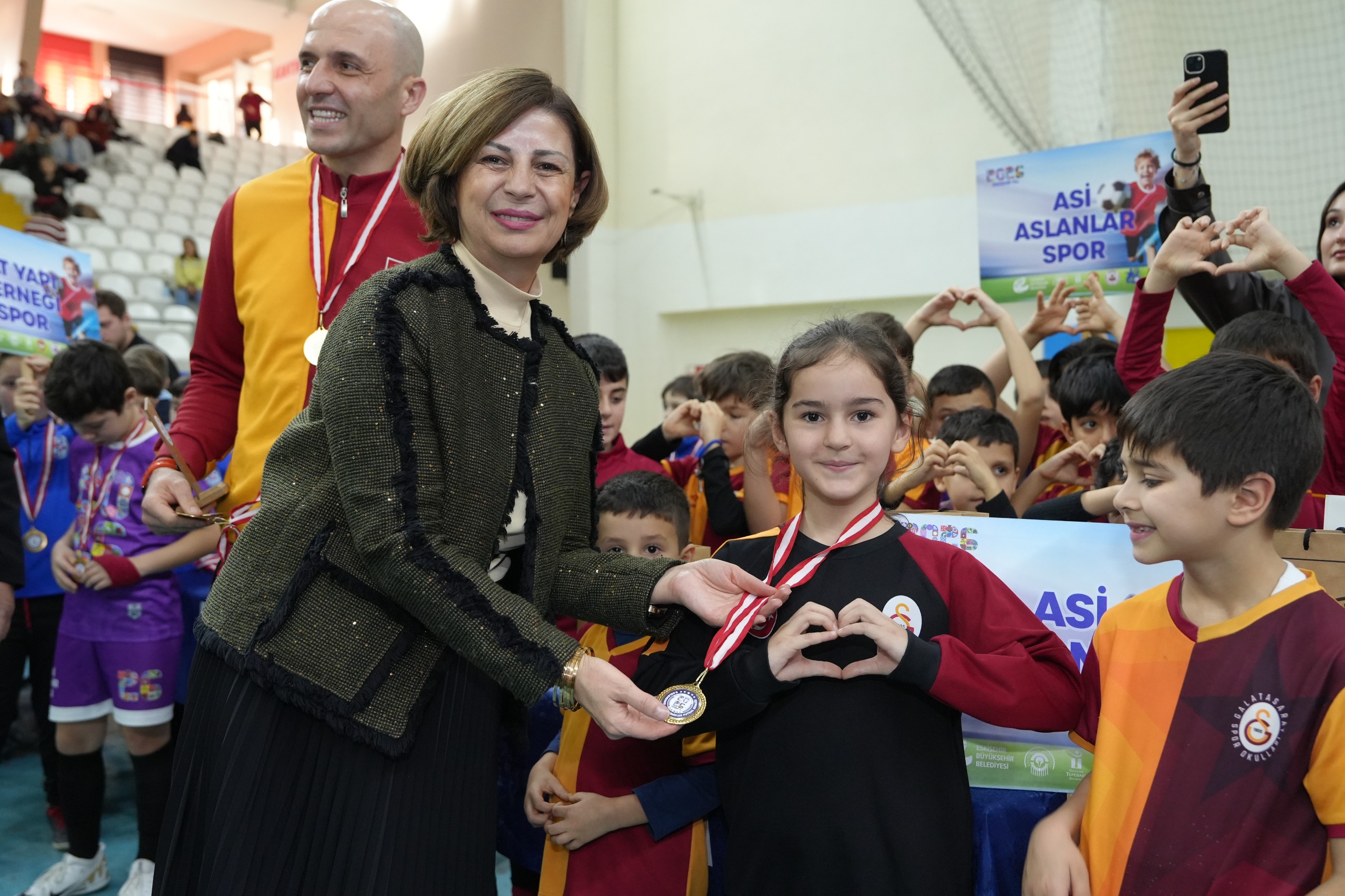 Mi̇ni̇k Yürekler Sahaya İndi̇, Sporun Coşkusu Zi̇rveye Taşti (15)