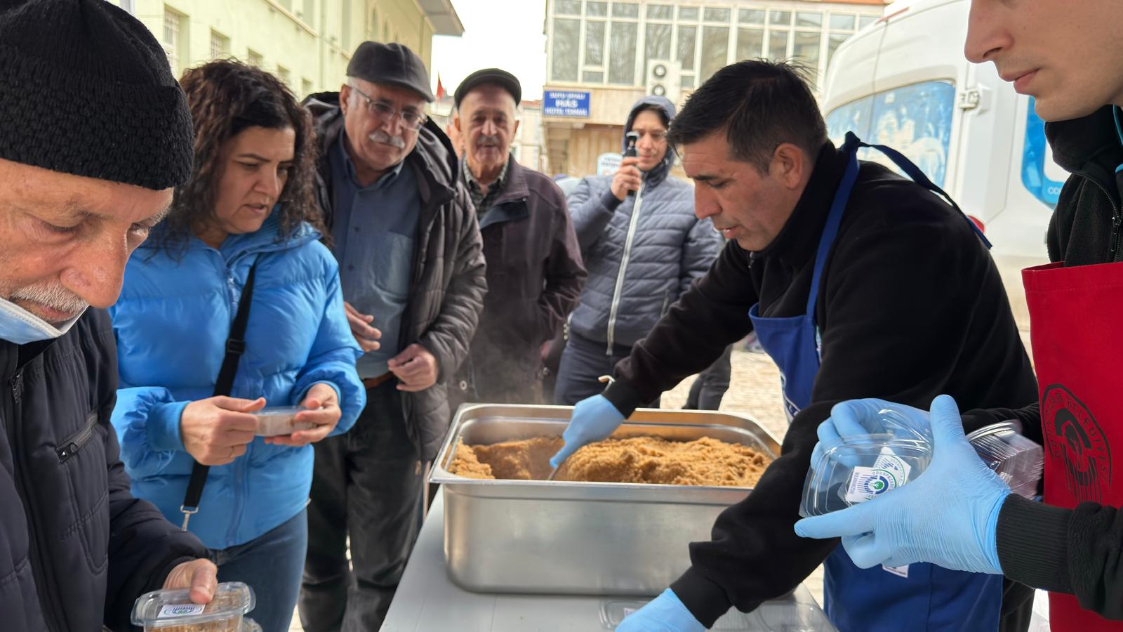 Odunpazarı’nda Berat Kandili Bereketi 5 Noktada Helva Ikramı (3)