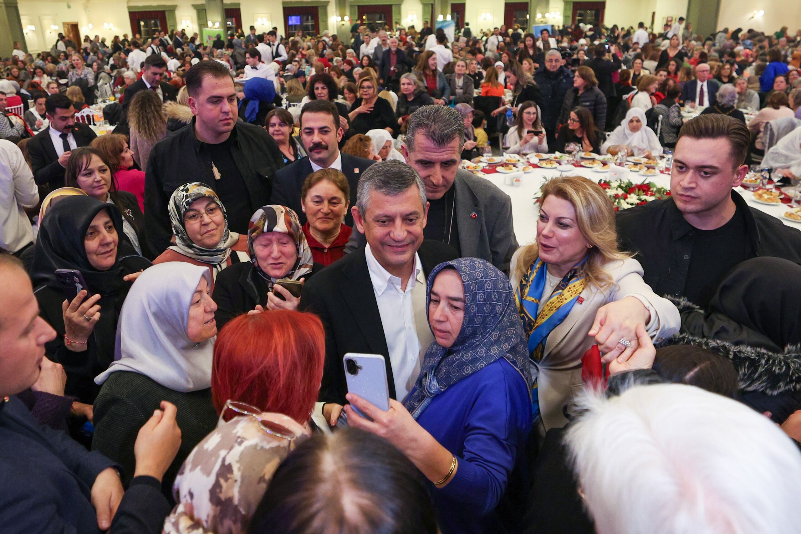 Chp Li̇deri̇ Özel “Eski̇şehi̇r Kadinlarin Güçlü Olduğu Bi̇r Kent” (7)