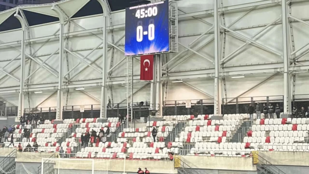 Eskisehirspor Taraftari Stadi Terk Etti