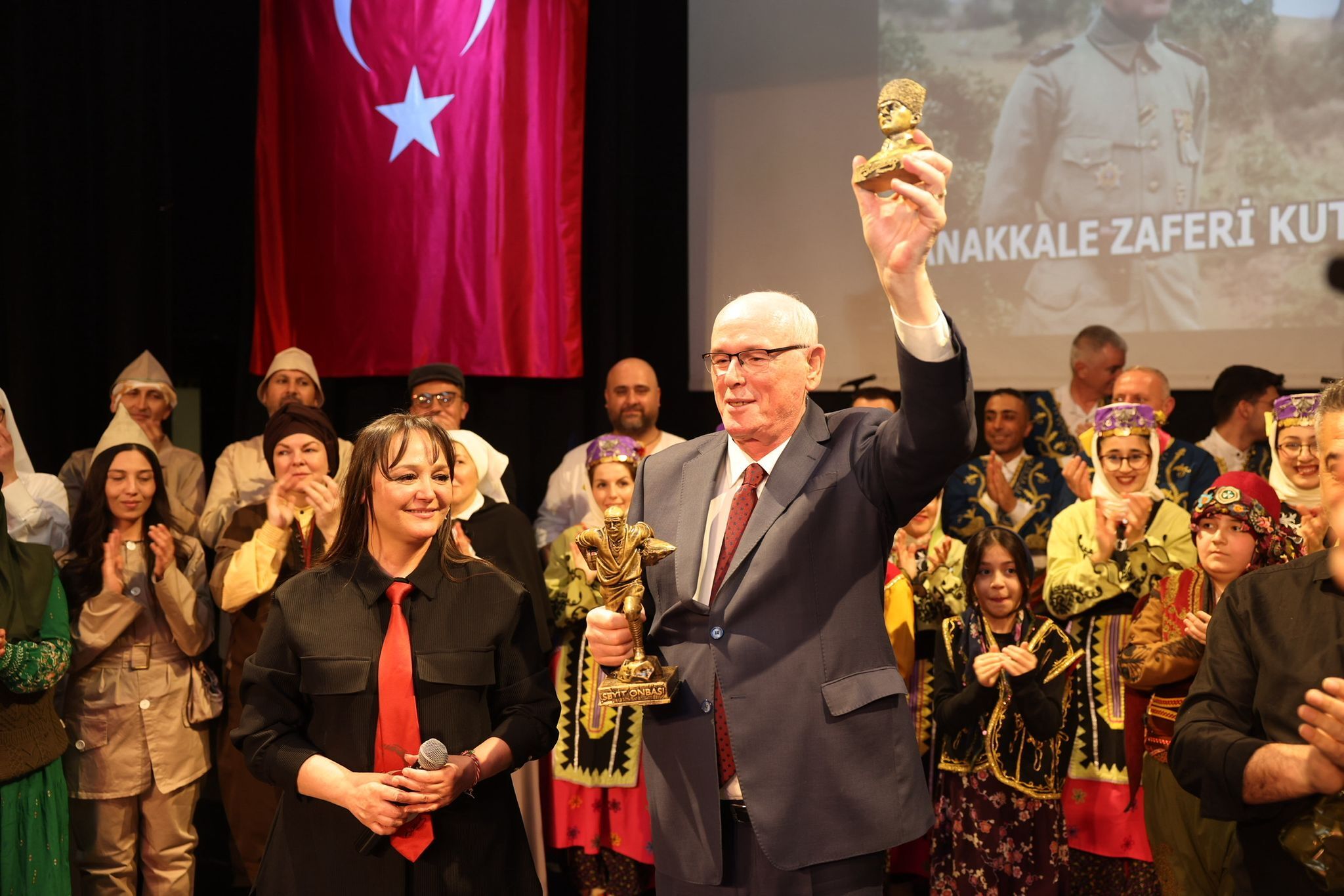 “Gelincik Çiçekleri 1915” Ile Çanakkale Ruhu Sahnede Yeniden Hayat Buldu (12)