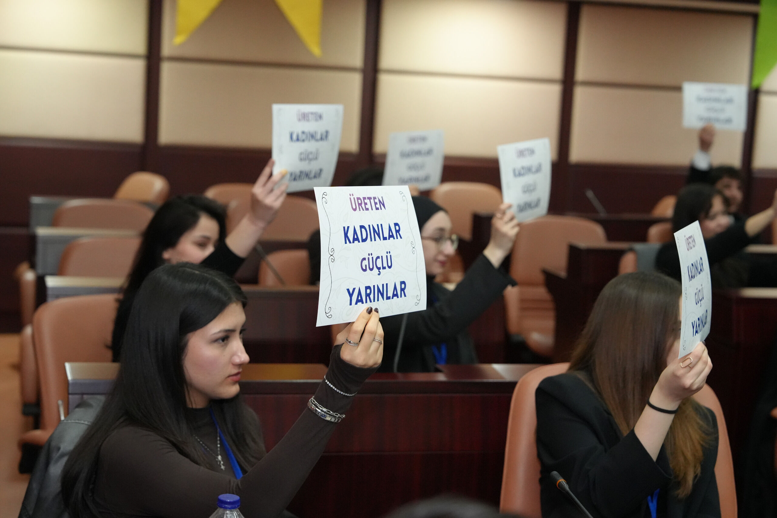 Gençler Mecli̇s Kürsüsünde (2)