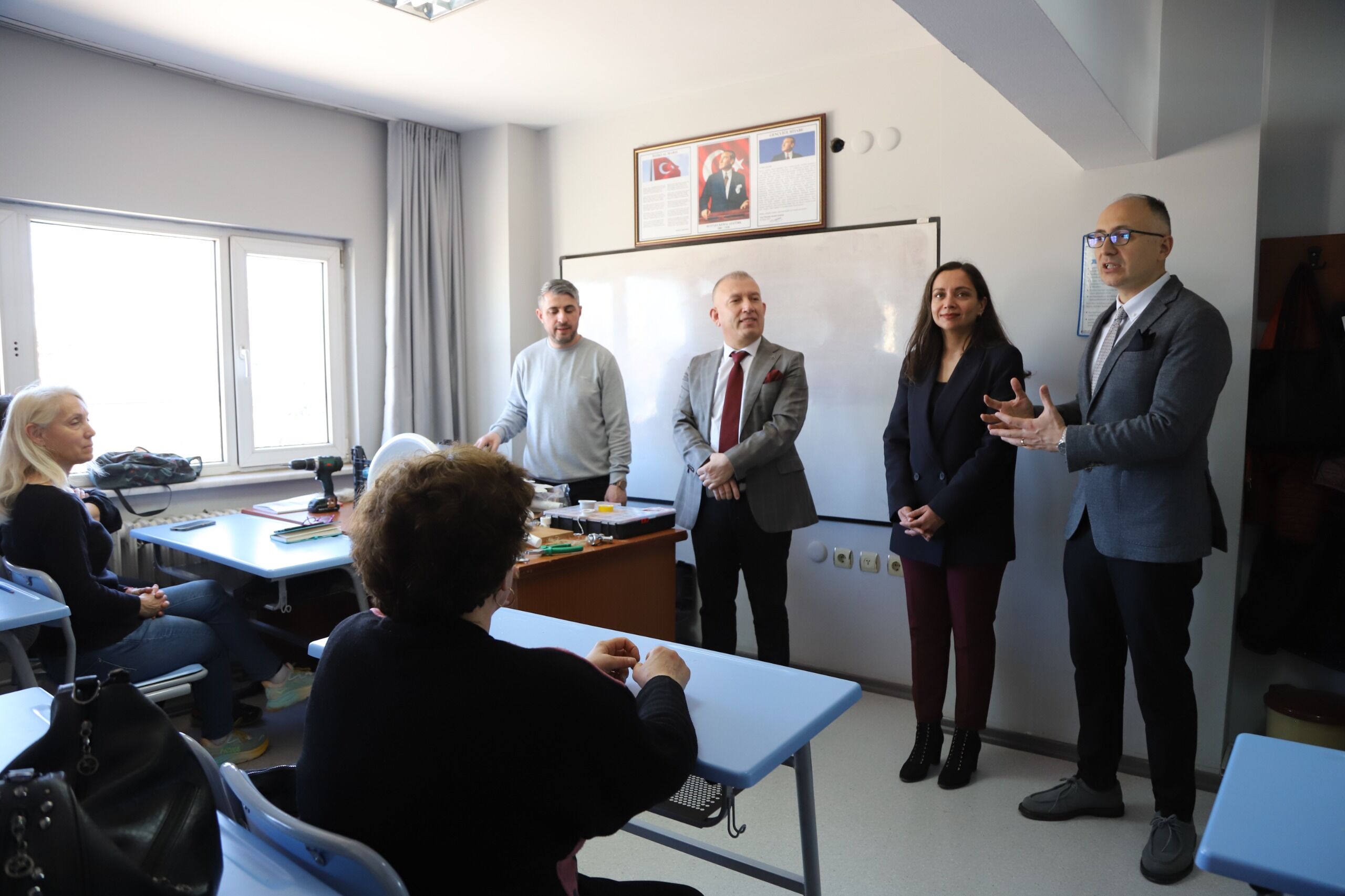 Kadinlar Evde Tami̇ri̇n Ustasi Oldu (2)