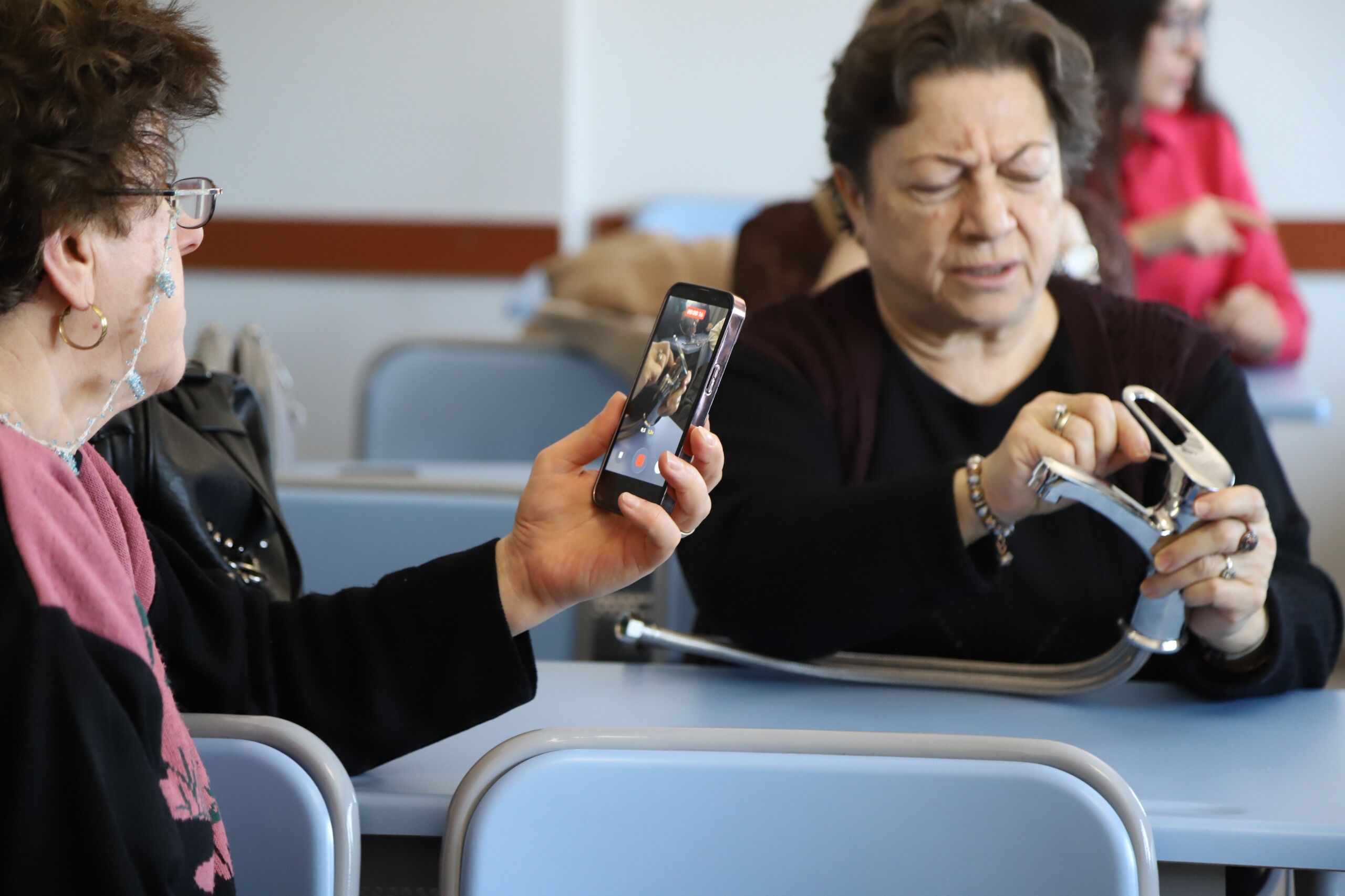 Kadinlar Evde Tami̇ri̇n Ustasi Oldu (5)