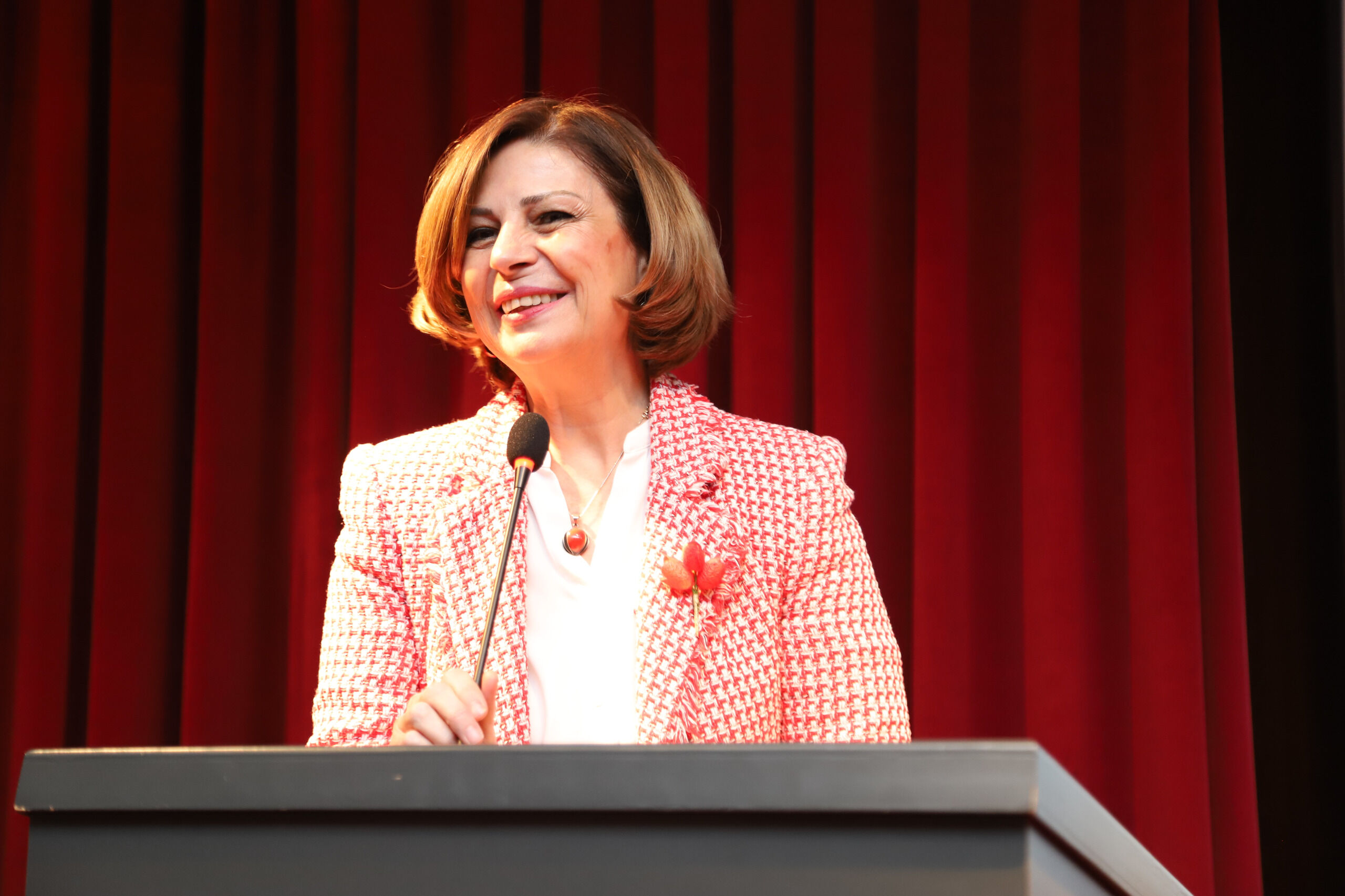 “Kadinlarin Emeği̇ Şehri̇n Her Köşesi̇nde” (2)