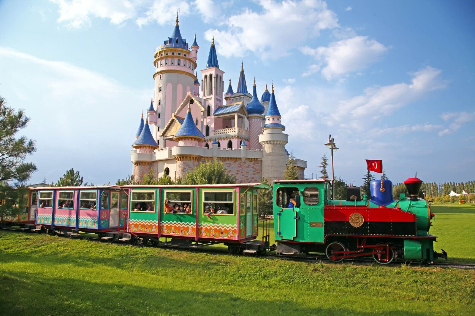 Masal Şatosu 12 Yilda 4 Mi̇lyon 828 Bi̇n Zi̇yaretçi̇yi̇ Ağirladi (6)