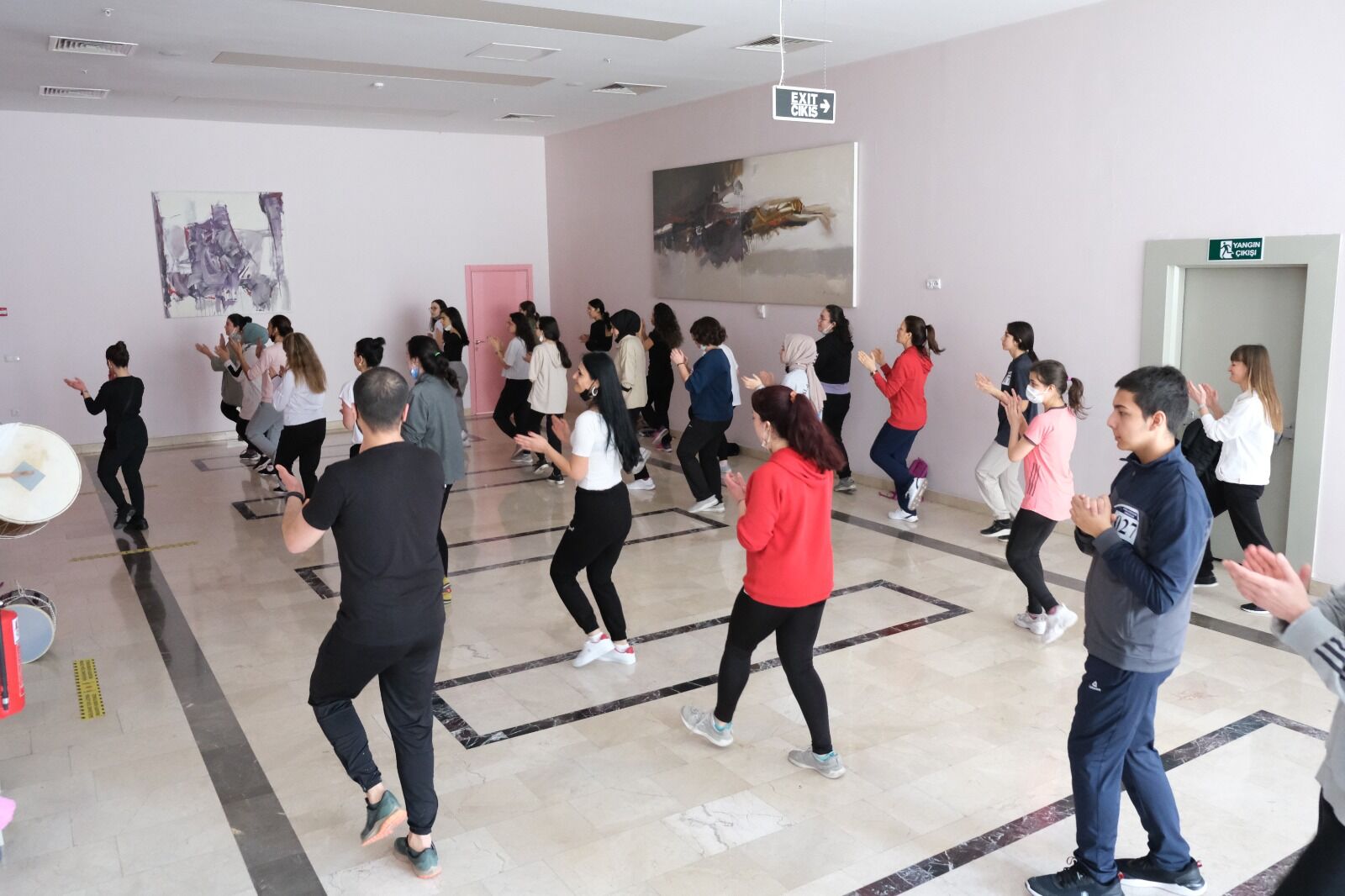 Büyükşehi̇rde Halk Danslari Topluluğu İçi̇n Seçme Heyecani Başladi (1)