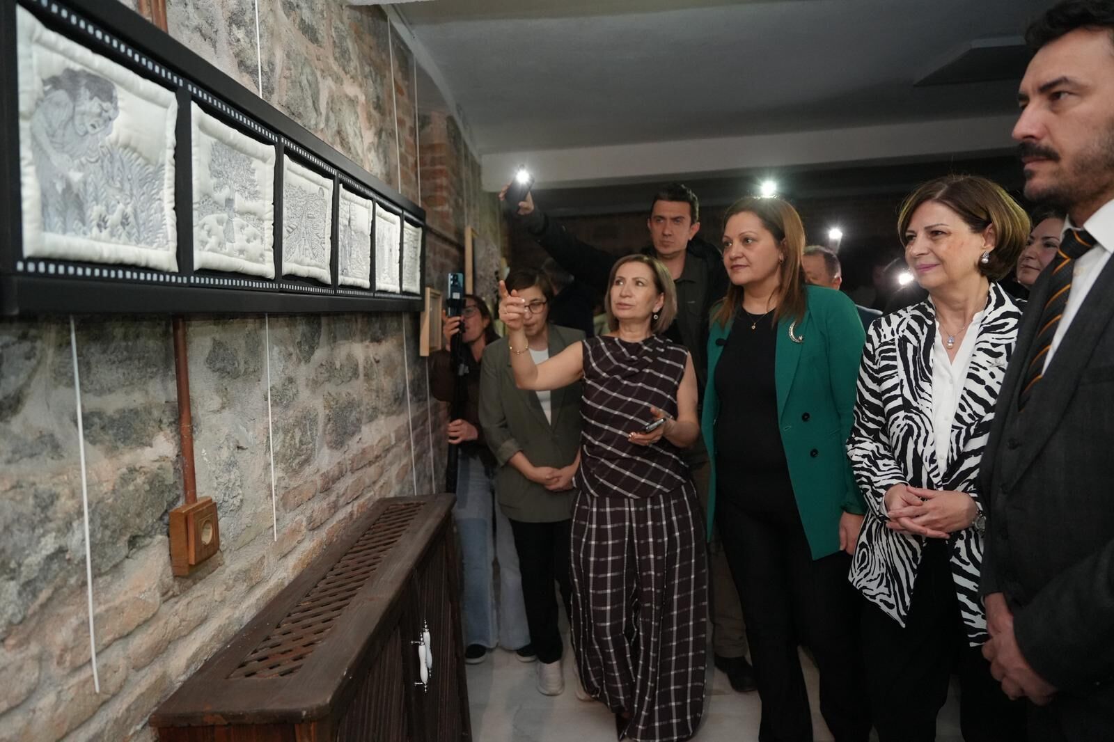 “Efsanelerle İpek” Sergi̇si̇ni̇n Üçüncü Duraği Afyonkarahi̇sar Oldu (1)