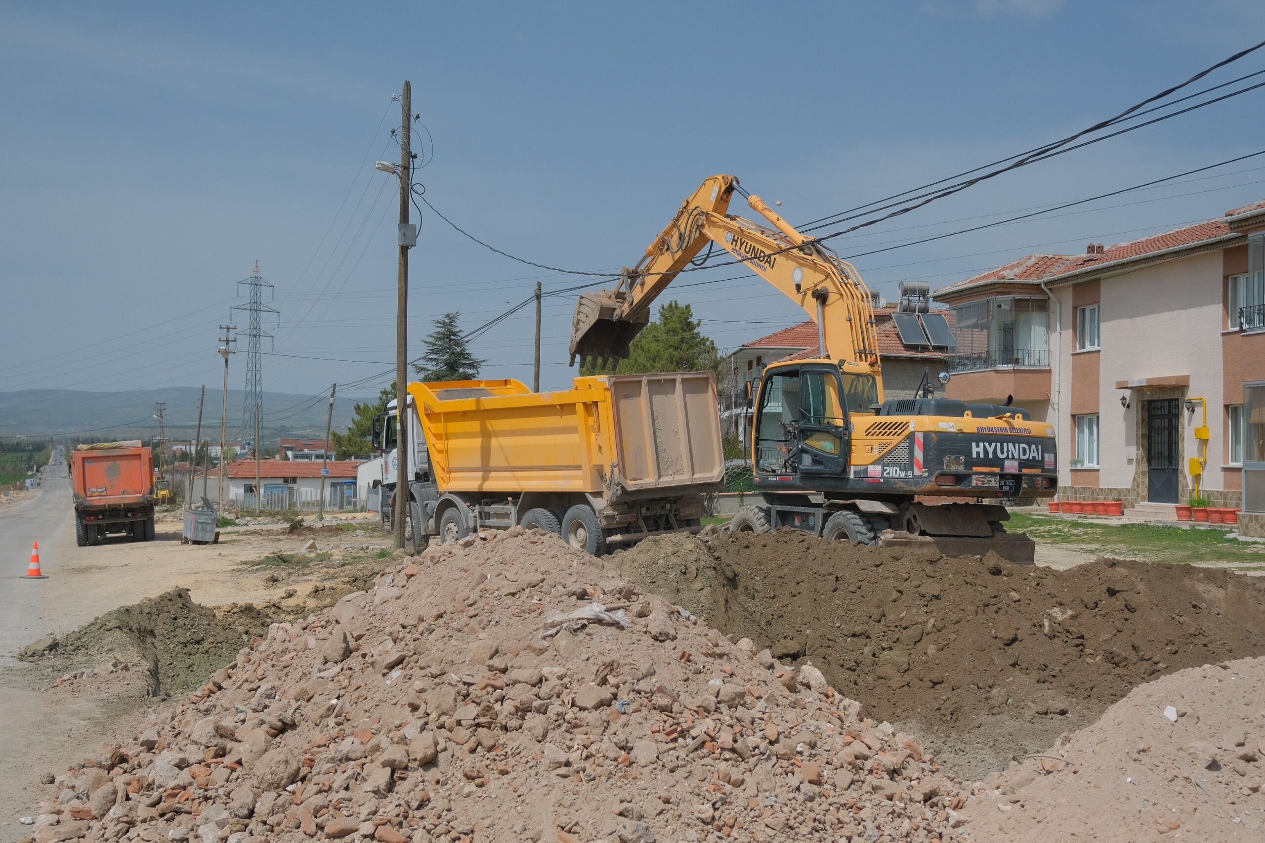 Yollar Geni̇şli̇yor Sürücüleri̇n Yüzü Gülüyor (6)