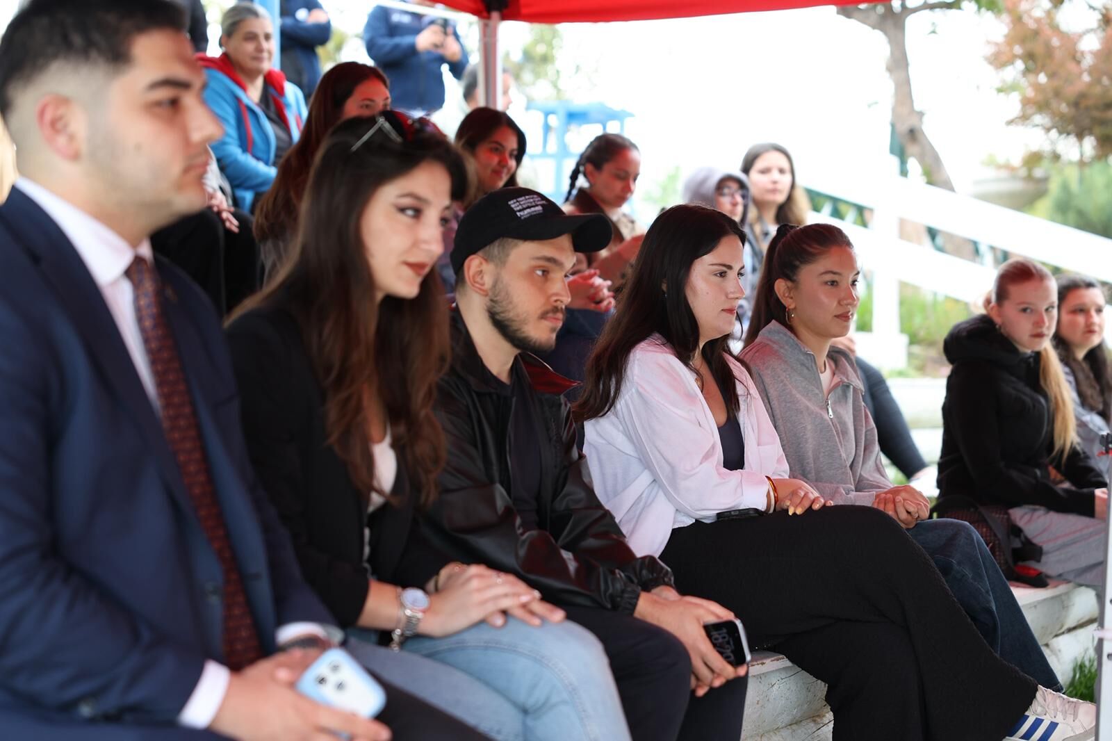 “Bi̇r Sandalye, Bi̇r Termos” Söyleşi̇si̇nde Meryem Boz’a Yoğun İlgi̇ (2)