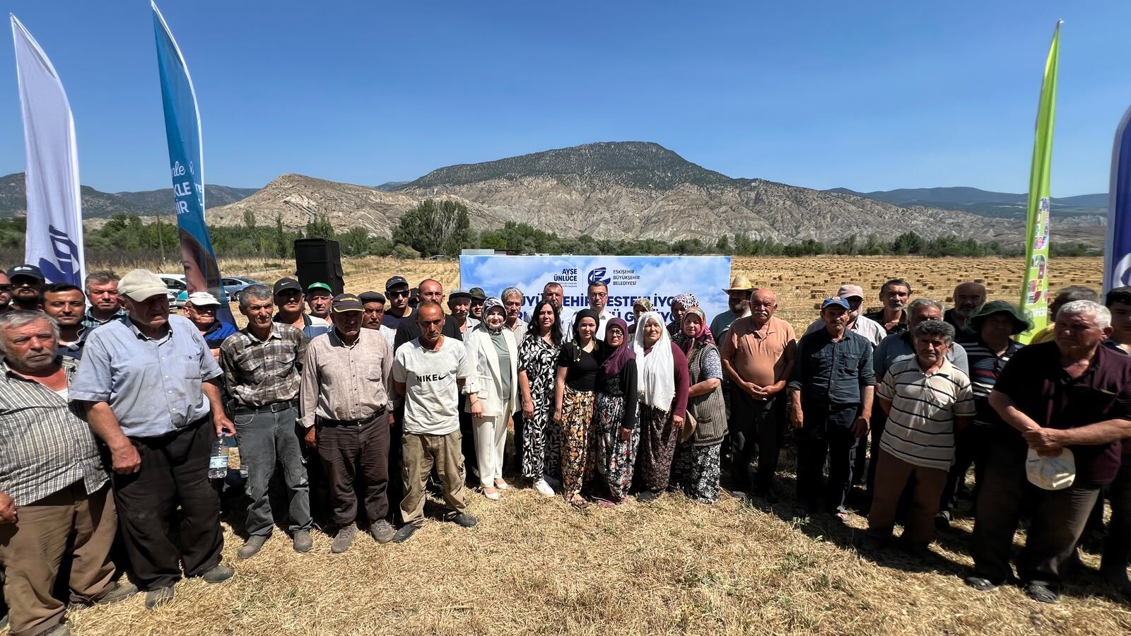 Büyükşehi̇rden Üreti̇ci̇ye Yem Bi̇tki̇si̇ Balyasi Desteği̇ (1)