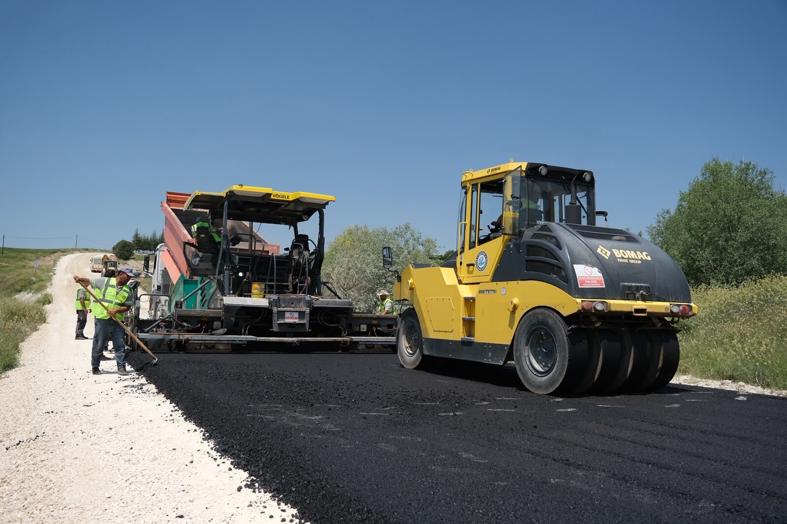 Yol Yatirimlari Hiz Kesmi̇yor (2)