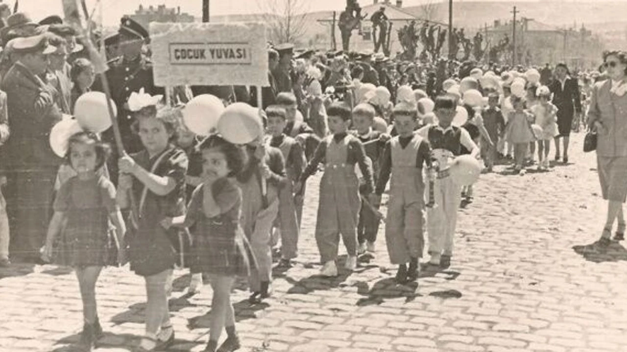 Eskisehir De 23 Nisan 1950 Li Yillarin Basi 60360-1