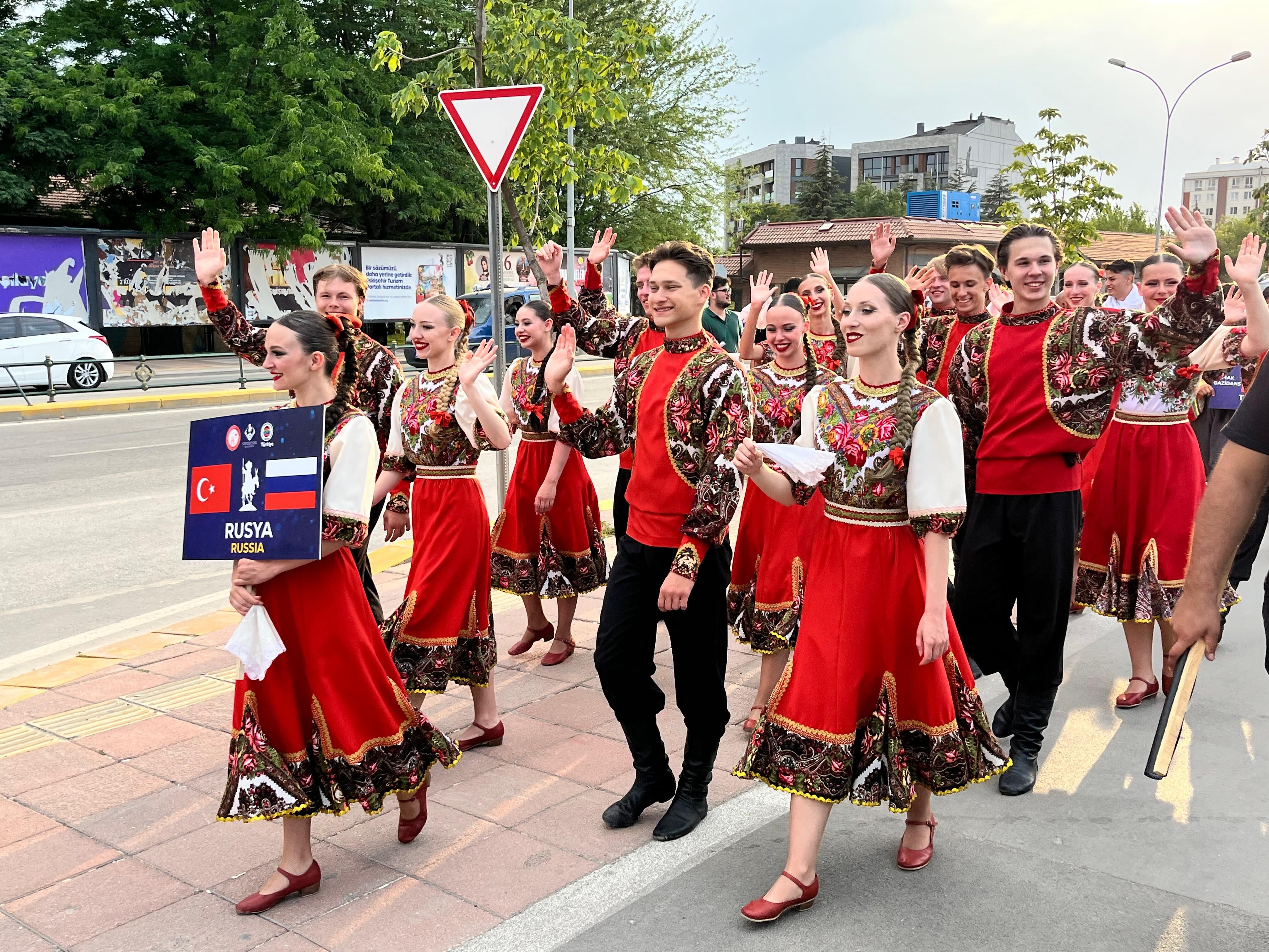 Festi̇val Yürüyüşü (1)