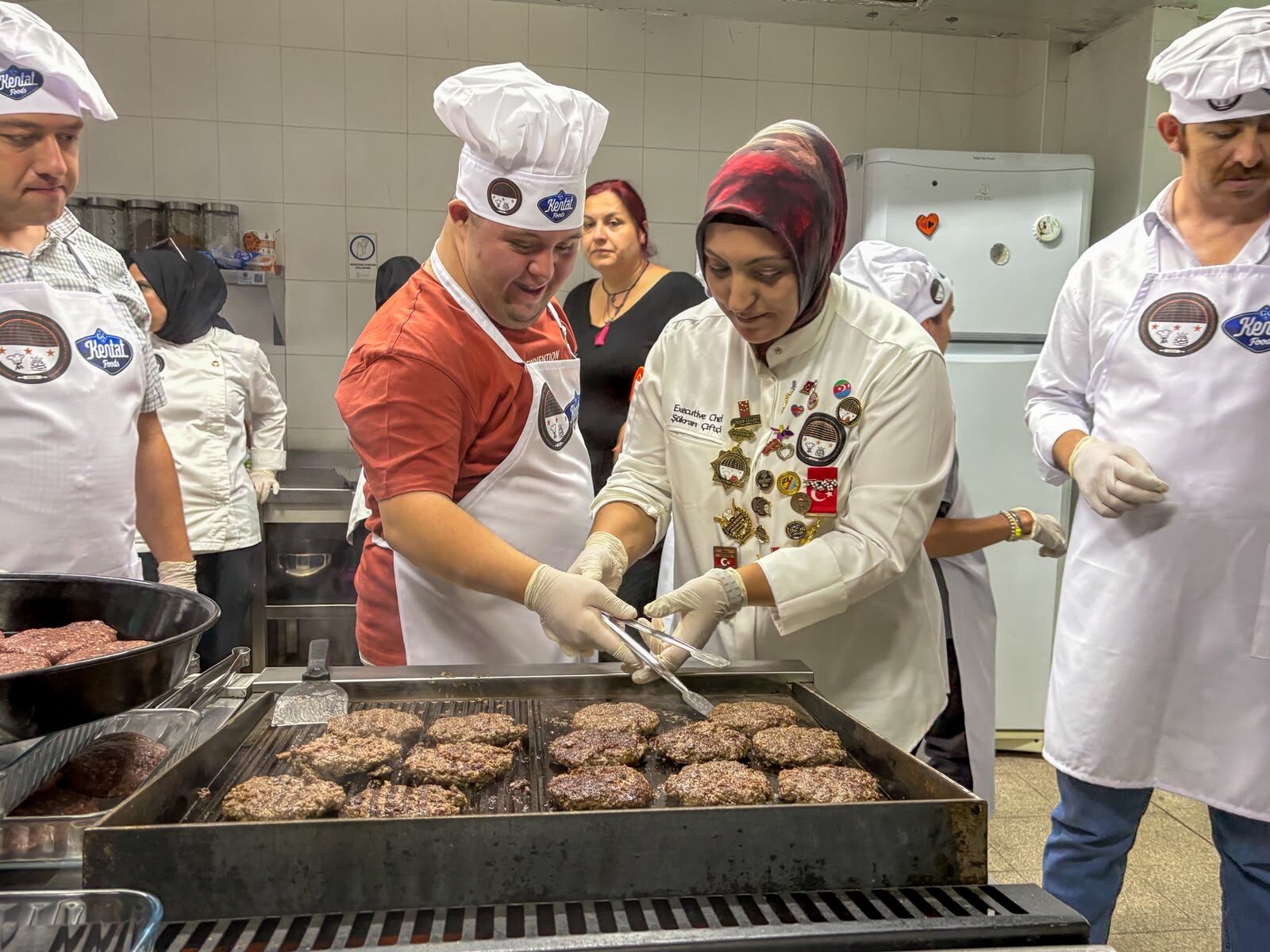 Engelsi̇z Yaşam Merkezi̇nde Lezzetli̇ Ve Neşeli̇ Buluşma (3)