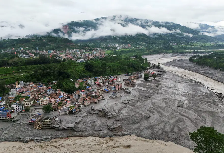 Nepal’de felaket: Can kaybı 400’e yaklaştı